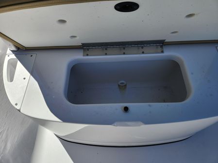 Sportsman OPEN-232-CENTER-CONSOLE image