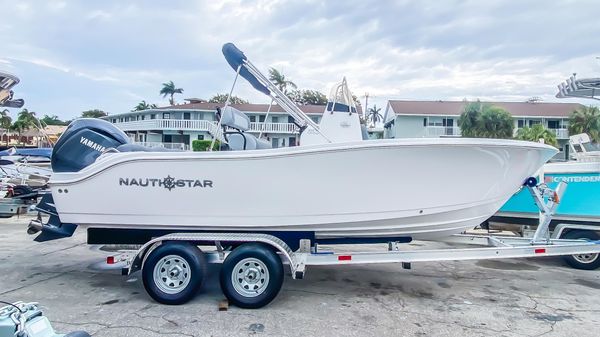 NauticStar 212 Legacy 