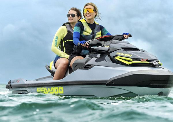 Sea-doo RXT-X-325 image