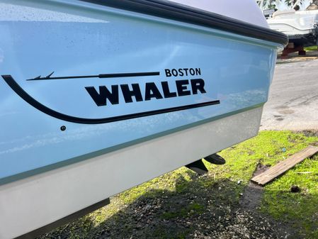 Boston-whaler 270-DAUNTLESS image