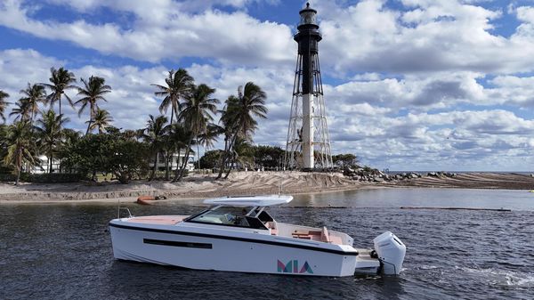 Delta Powerboats 33 Open 