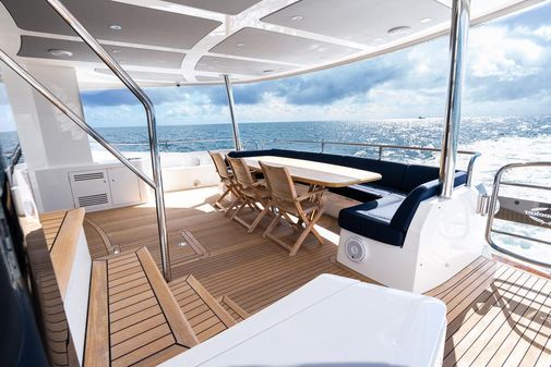 Sunseeker 86 Yacht image