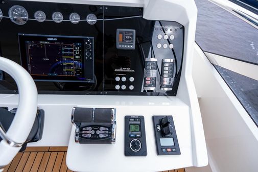 Sunseeker 86 Yacht image