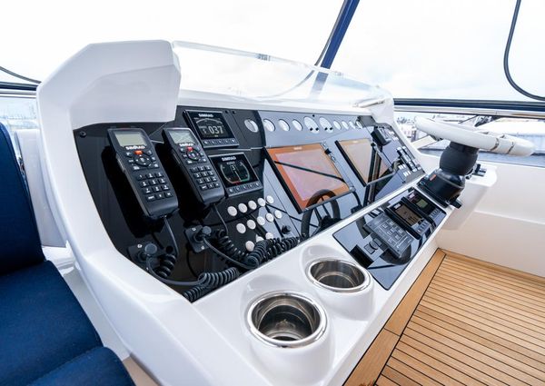 Sunseeker 86 Yacht image