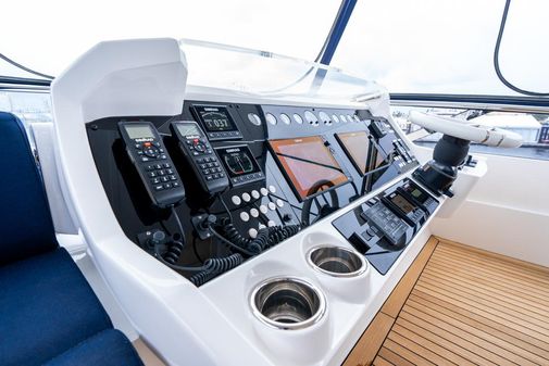 Sunseeker 86 Yacht image