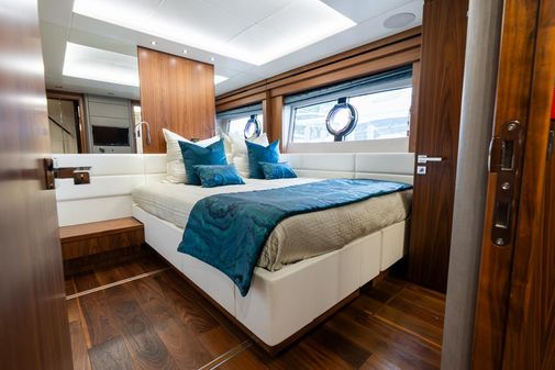 Sunseeker 86 Yacht image