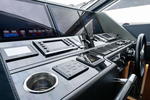 Sunseeker 86 Yacht image