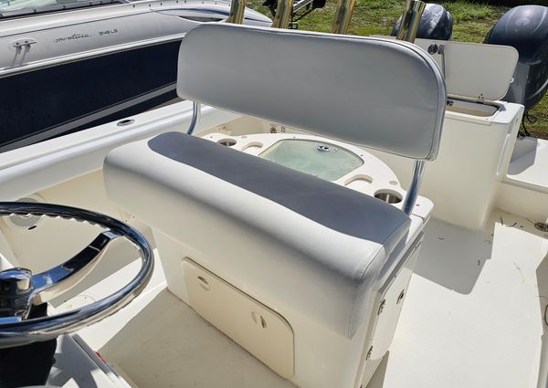 Pursuit 2570-CENTER-CONSOLE image