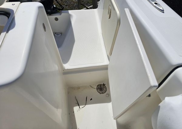 Pursuit 2570-CENTER-CONSOLE image