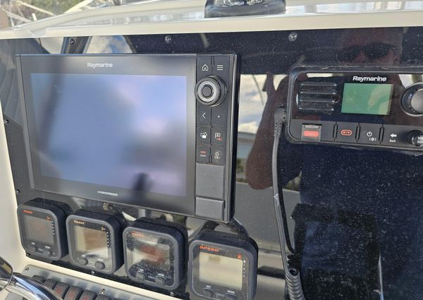 Pursuit 2570-CENTER-CONSOLE image