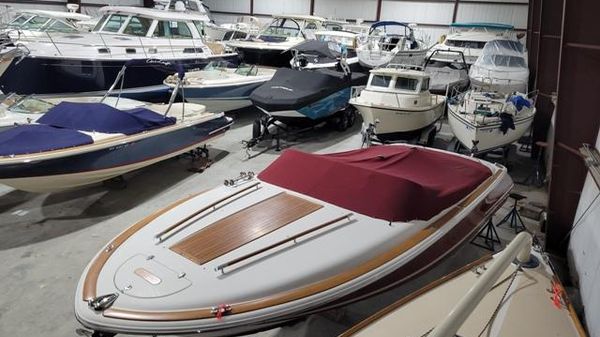 Chris-Craft Corsair 28