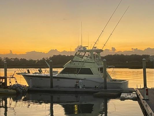 Hatteras 55 Convertible - main image