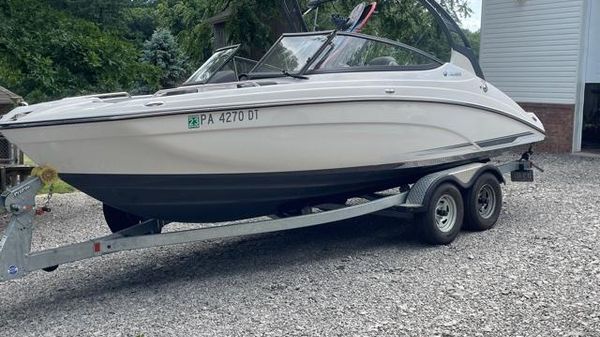Yamaha Boats 212 LTD S