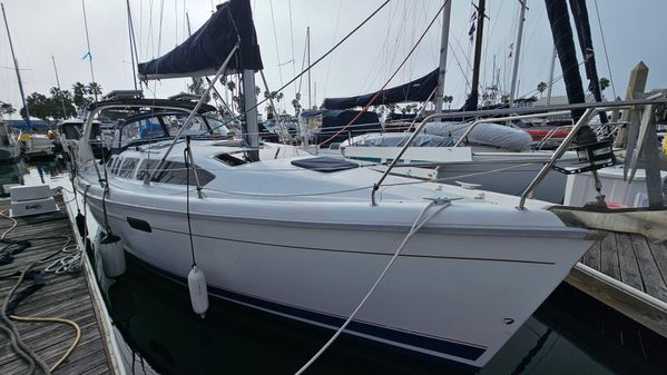 Hunter 340 Sloop image