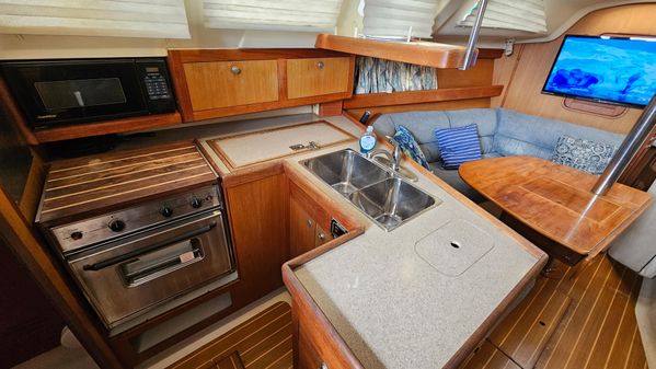 Hunter 340 Sloop image