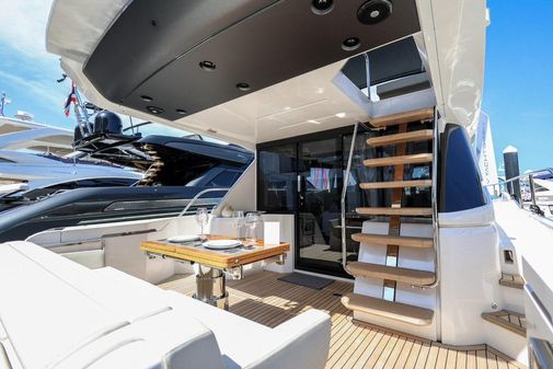 Ferretti Yachts 500 image