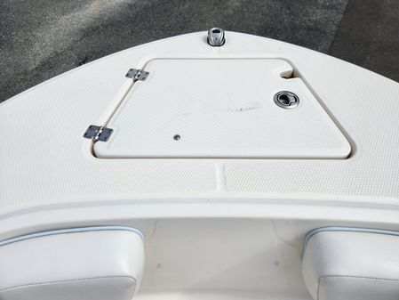 Robalo R200 Center Console image