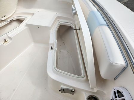 Robalo R200 Center Console image