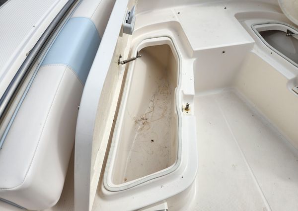 Robalo R200-CENTER-CONSOLE image