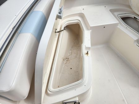 Robalo R200 Center Console image