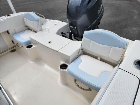 Robalo R200-CENTER-CONSOLE image