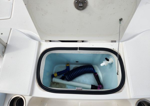 Robalo R200-CENTER-CONSOLE image