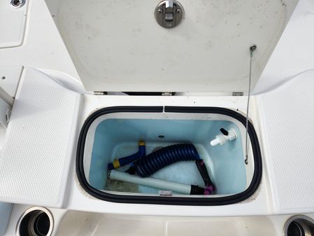 Robalo R200 Center Console image