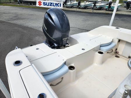 Robalo R200-CENTER-CONSOLE image