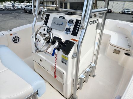 Robalo R200 Center Console image