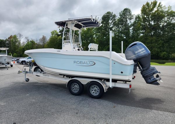 Robalo R200-CENTER-CONSOLE image