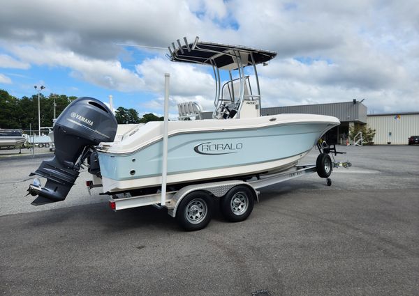 Robalo R200 Center Console image