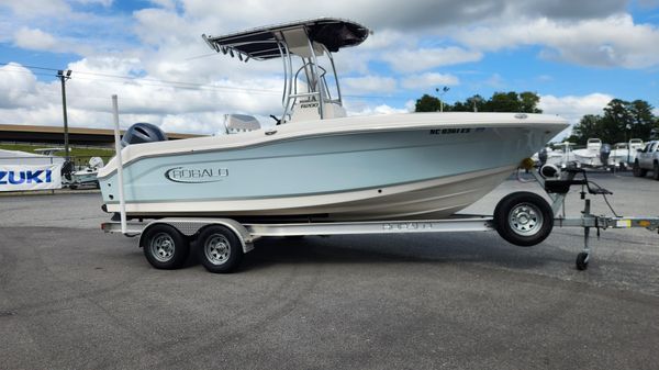 Robalo R200 Center Console 