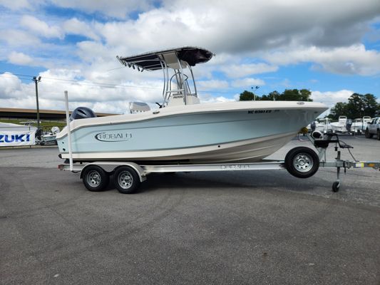 Robalo R200-CENTER-CONSOLE - main image