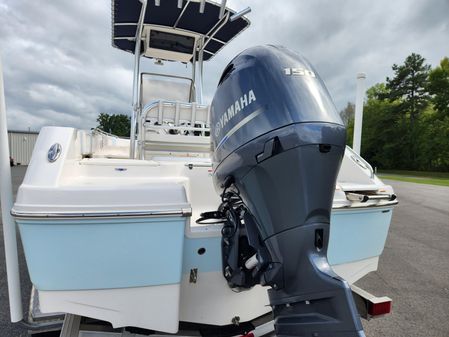 Robalo R200 Center Console image