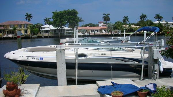 Sea Ray 240 Sundeck 