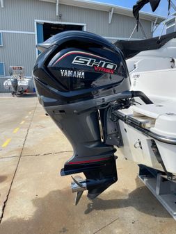 Robalo R230 image