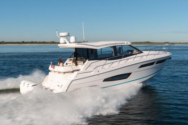 Regal 38 XO - main image