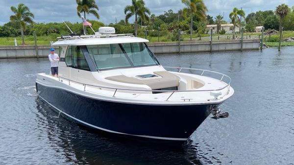 Tiara Yachts Q44