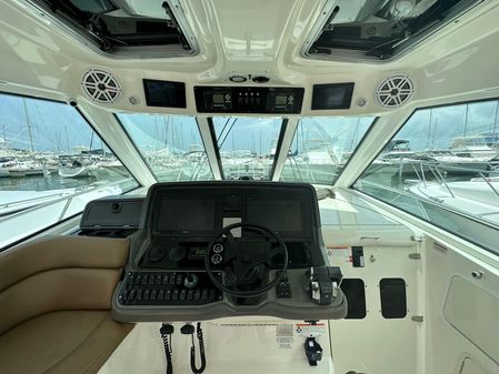 Boston Whaler 345 Conquest image