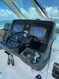 Boston Whaler 345 Conquest image