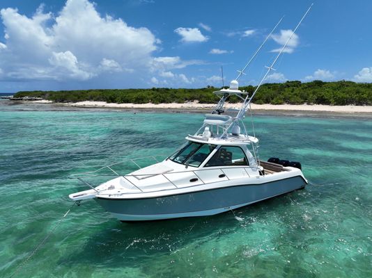 Boston Whaler 345 Conquest - main image