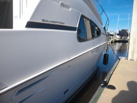 Silverton 330 Sport Bridge image