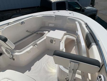 Robalo R200-CENTER-CONSOLE image