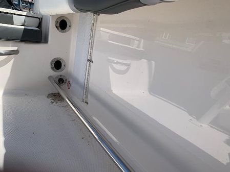 Robalo R200-CENTER-CONSOLE image