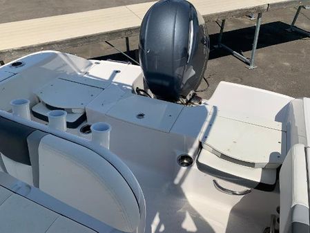 Robalo R200-CENTER-CONSOLE image