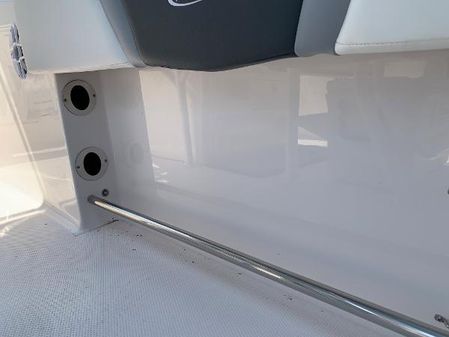 Robalo R200-CENTER-CONSOLE image