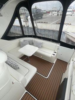 Cruisers Yachts 320 Express image