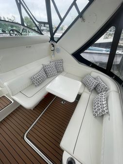 Cruisers Yachts 320 Express image