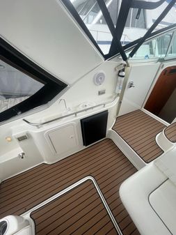 Cruisers Yachts 320 Express image