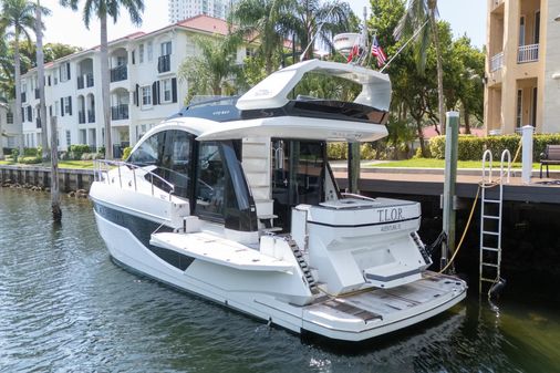 Galeon 470 Sky image